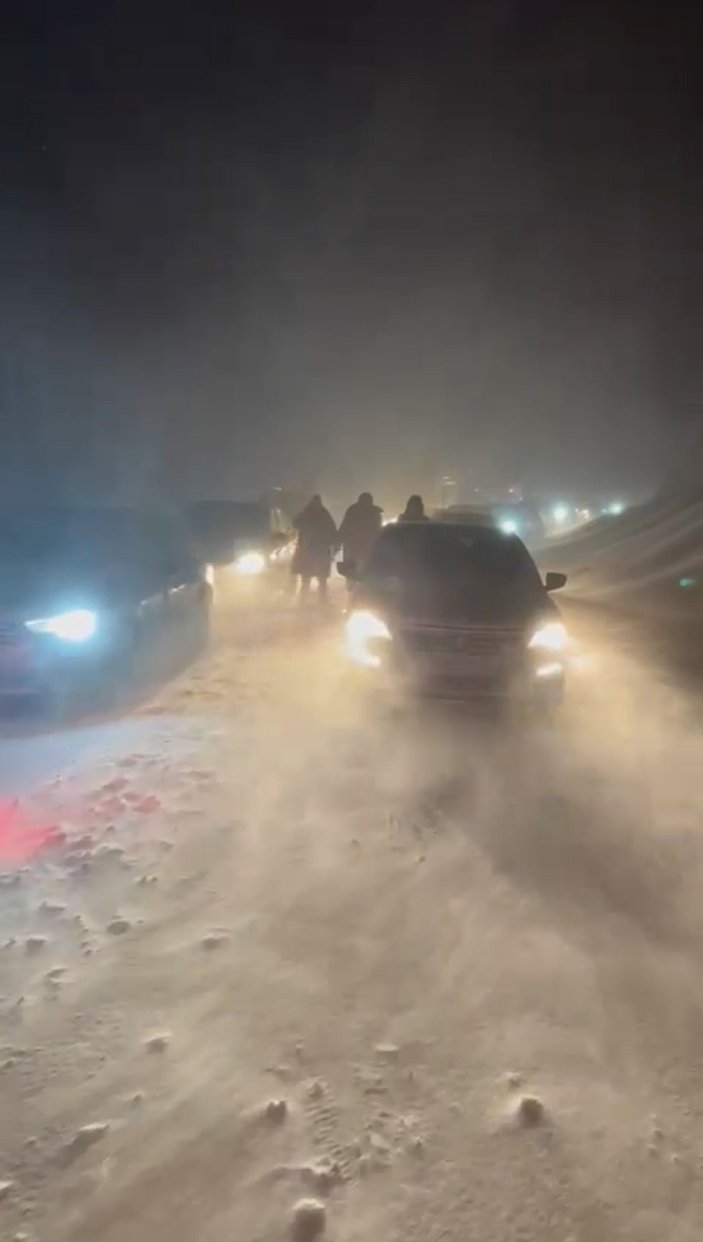 Uludağ'da kar kalınlığı 1 metreye yaklaştı; kent merkezinde ekipler teyakkuzda (3) #3