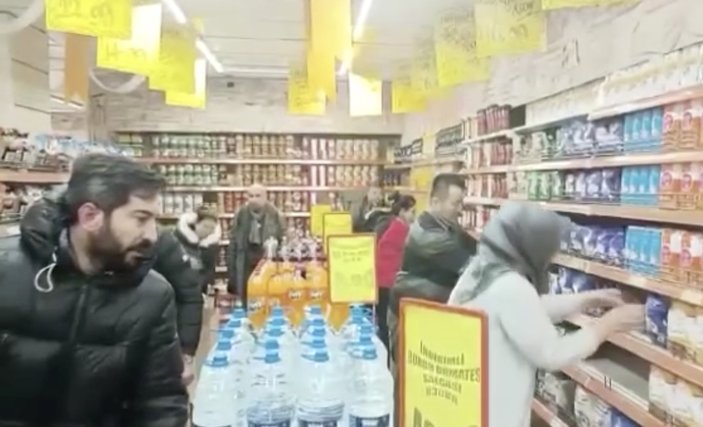 Esenyurt'ta 2 marketinin tüm ürünlerini deprem bölgesine gönderdi