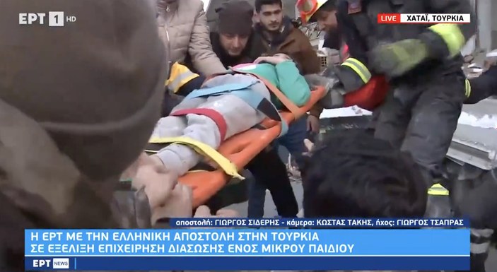 Yunan ekipler, 6 yaşındaki çocuğu enkazdan çıkardı