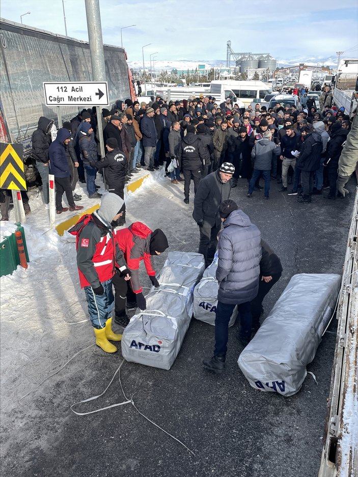 AFAD, Malatya’da çadır dağıtımına devam ediyor