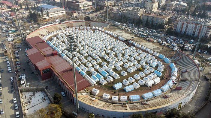 Kahramanmaraş'ta 12 Şubat Stadyumu çadır kente dönüştürüldü
