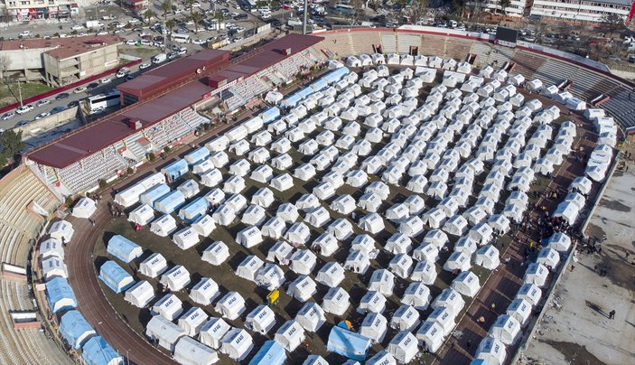 Kahramanmaraş'ta 12 Şubat Stadyumu çadır kente dönüştürüldü