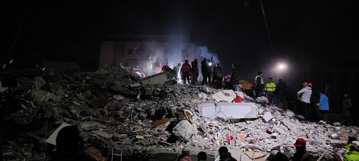 Depremin 5. gününde Hatay'daki enkazda 9 kişi için zamana karşı yarış