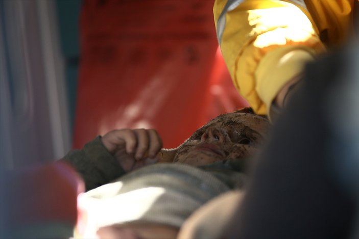 Hatay'da minik bebek ve ağabeyi 105'inci saatte kurtarıldı