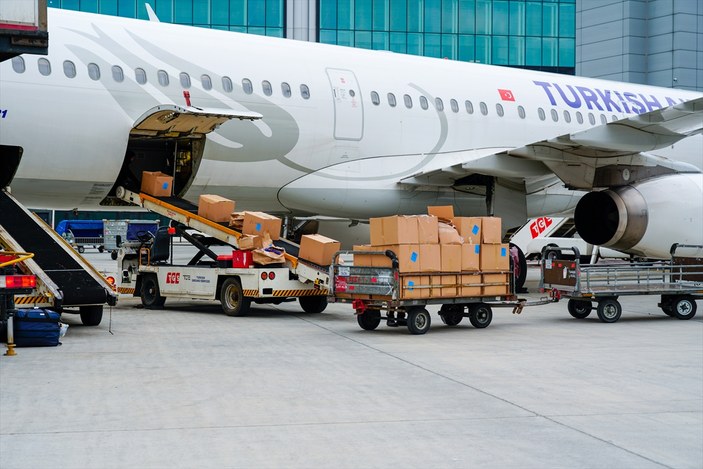 İstanbul Havalimanı deprem yardımlar için lojistik merkez oldu