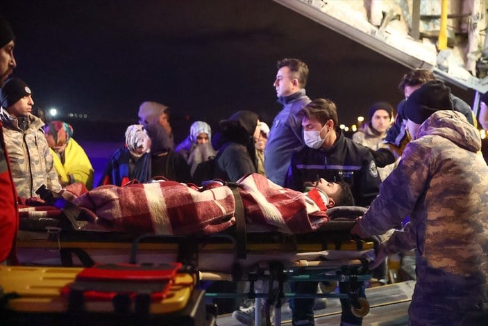 47 yaralı askeri kargo uçağıyla Adana'dan İstanbul'a getirildi