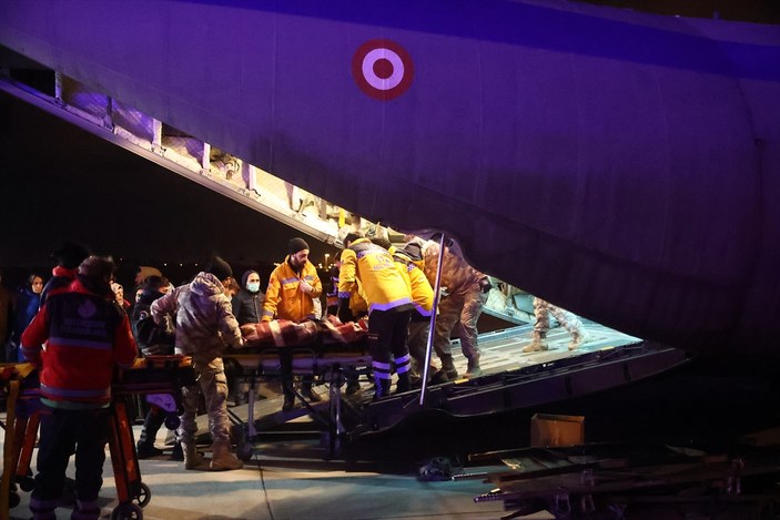 47 yaralı askeri kargo uçağıyla Adana'dan İstanbul'a getirildi