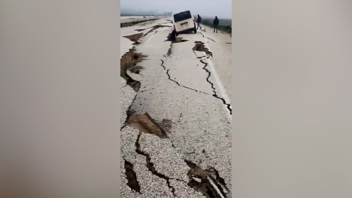 Depremden etkilenen Kırıkhan-Reyhanlı yolunun geldiği son durum