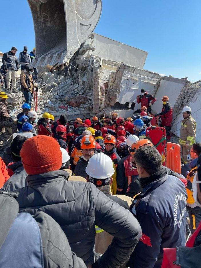 Gaziantep'te 6 kişilik aile depremin 6'ncı gününde kurtarıldı