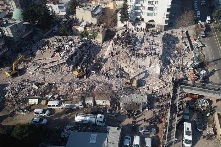 Adıyaman'da yıkılan binaların 2 müteahhidi Gürcistan'a kaçarken yakalandı