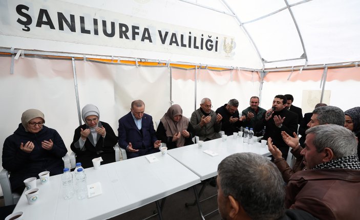 Cumhurbaşkanı Erdoğan, depremin etkilediği Şanlıurfa'da depremzedelere ziyarette bulundu