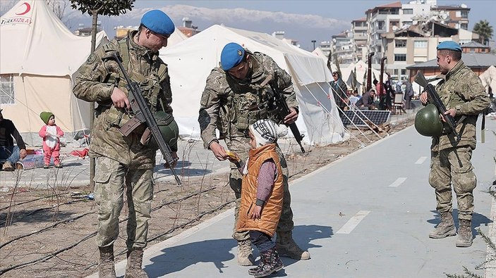 Hatay'da deprem bölgesinin emniyet ve asayişini Mehmetçik sağlıyor