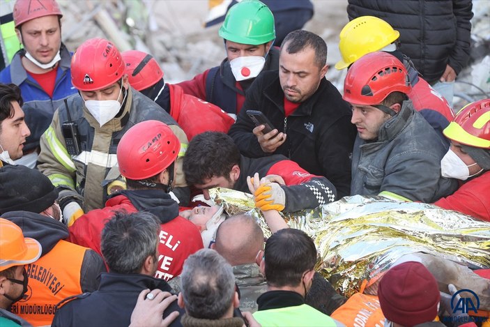 Hatay'da enkaz altında kalan 13 yaşındaki Kaan, 182'nci saatte kurtarıldı