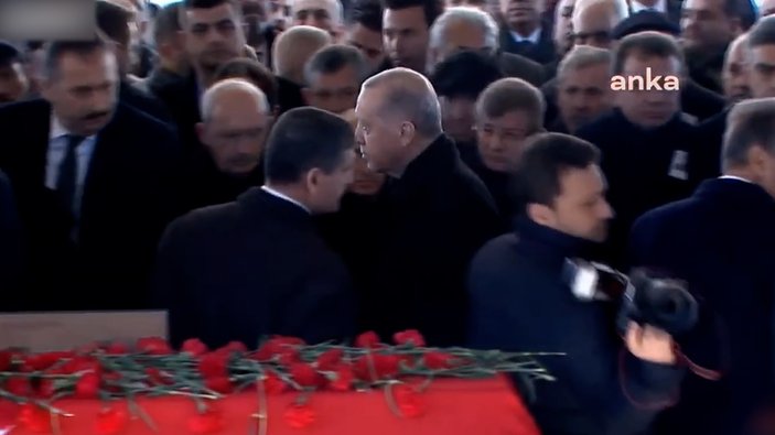 Cumhurbaşkanı Erdoğan, Ahmet Davutoğlu ve Kemal Kılıçdaroğlu'nun elini sıkmadı
