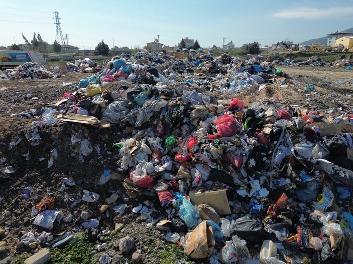 Hatay'da çöp dağları oluştu