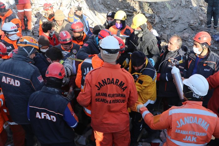 Kahramanmaraş'ta 206. saatte bir kadın kurtarıldı