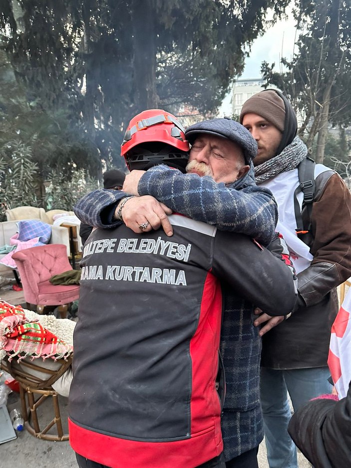 Mine Tugay, depremde kaybettiği arkadaşı Eylem Şafak Aydın'a veda etti