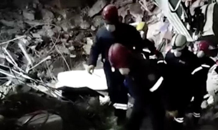 Azeri kurtarma ekipleri, afet bölgelerinde 53 kişiyi kurtardı