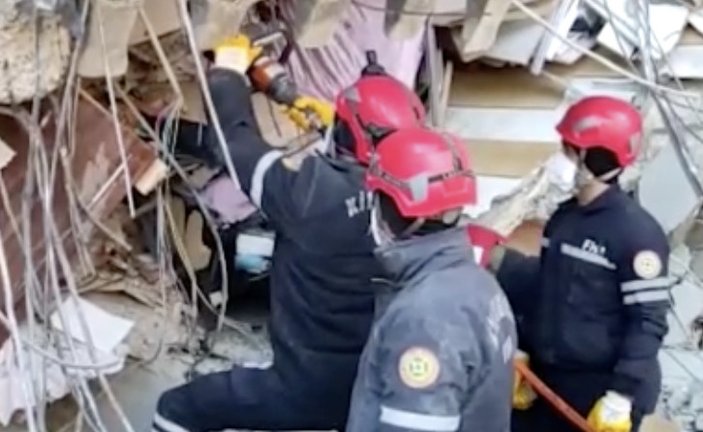 Azeri kurtarma ekipleri, afet bölgelerinde 53 kişiyi kurtardı