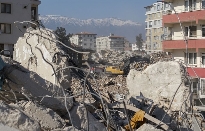Depremde merak edilen soru: Enkaz altında kaç gün kalınabilir