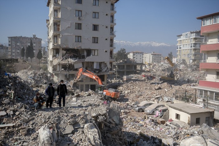 Depremde merak edilen soru: Enkaz altında kaç gün kalınabilir