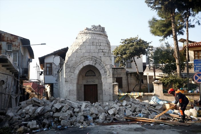 Hatay'da ezan ve çan sesinin birbirine karıştığı cami ve kilise de hasar gördü