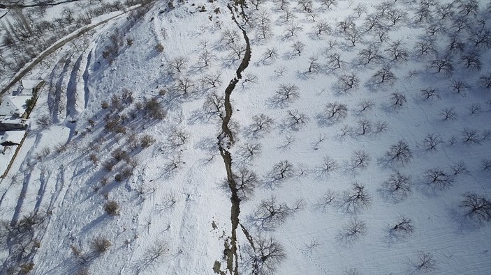 Malatya Doğanşehir'de deprem nedeniyle yarıklar oluştu