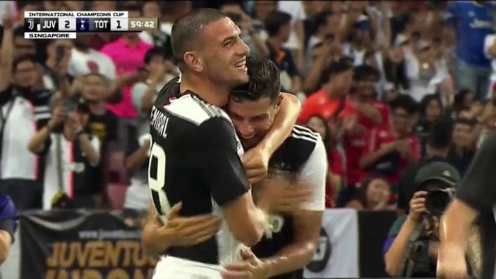 Merih Demiral ile Ronaldo'nun gol sevinci