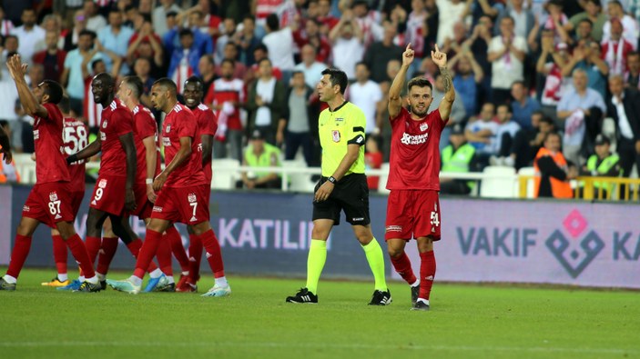 Beşiktaş Emre için teklifi yükseltti