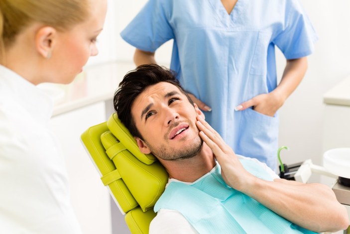 Diş çekimi sonrası ağrı ve kanamaya karşı çözüm
