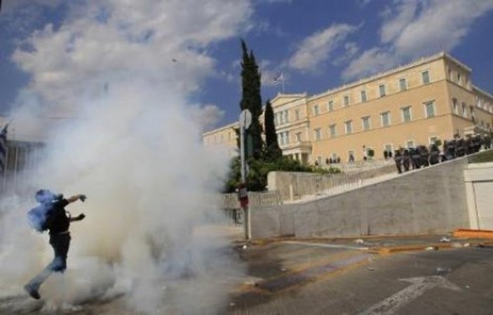 Atina'da halk isyanda