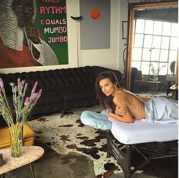 Ünlü model Emily Ratajkowski Instagram'da büyüledi