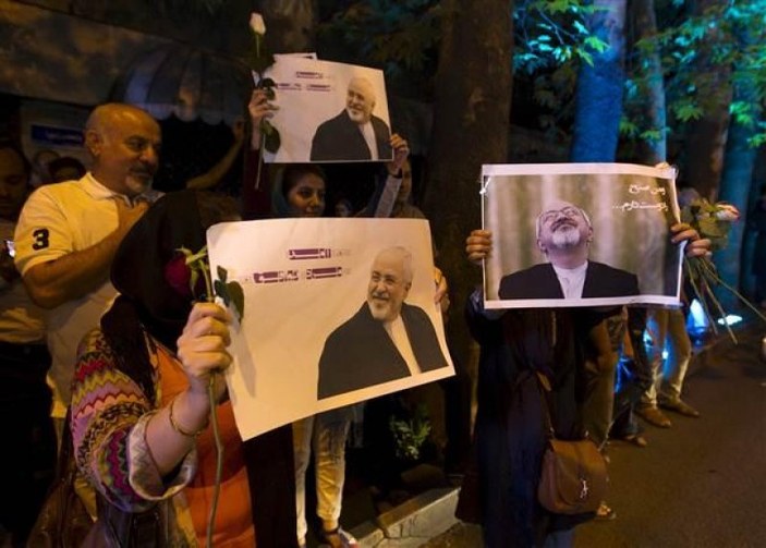 İran'da nükleer anlaşma kutlandı