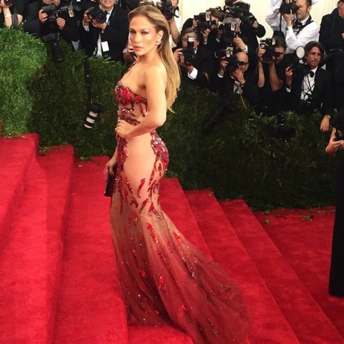 Jennifer Lopez'den cesur kıyafet 
