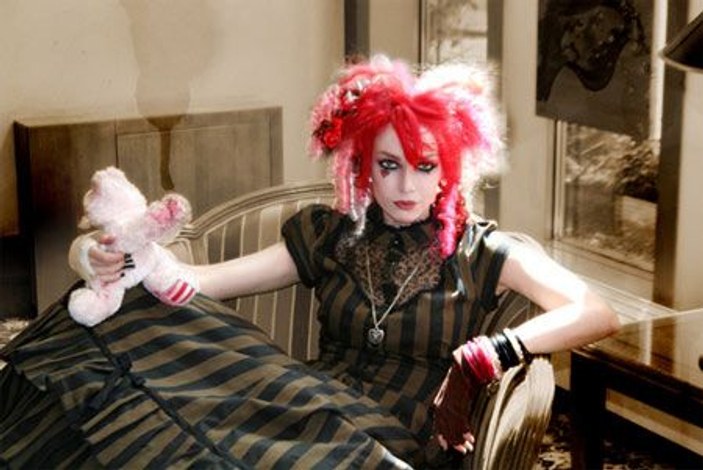 Dünyaca ünlü seksi kemancı Emilie Autumn