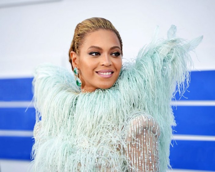 Beyonce hamileliğinin tadını çıkarıyor