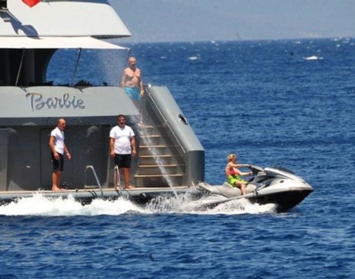 Ünal Aysal Cennet Koyu'nda tatil yapıyor