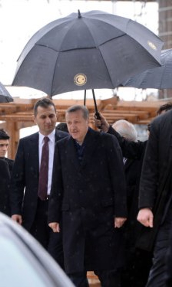 Başbakan Erdoğan cuma namazını Hz. Ali Camii'nde kıldı