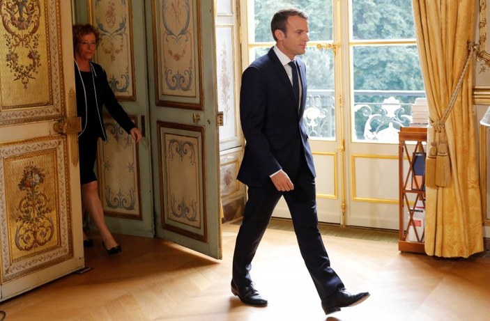 Macron tartışmalı Çalışma Yasası Reformu'nu imzaladı
