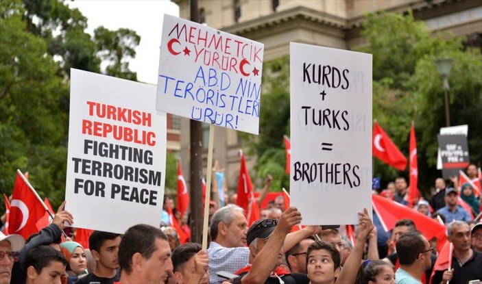 Avustralya’da Türkiye’ye destek gösterisi