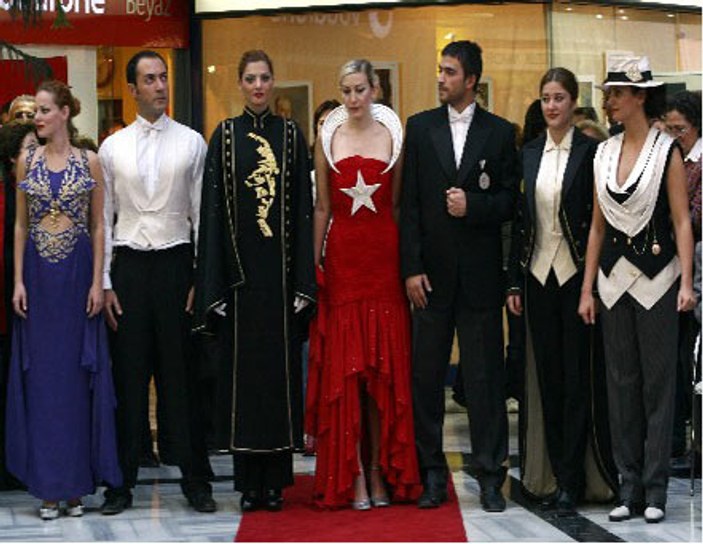Atatürk kıyafetleri defilesi