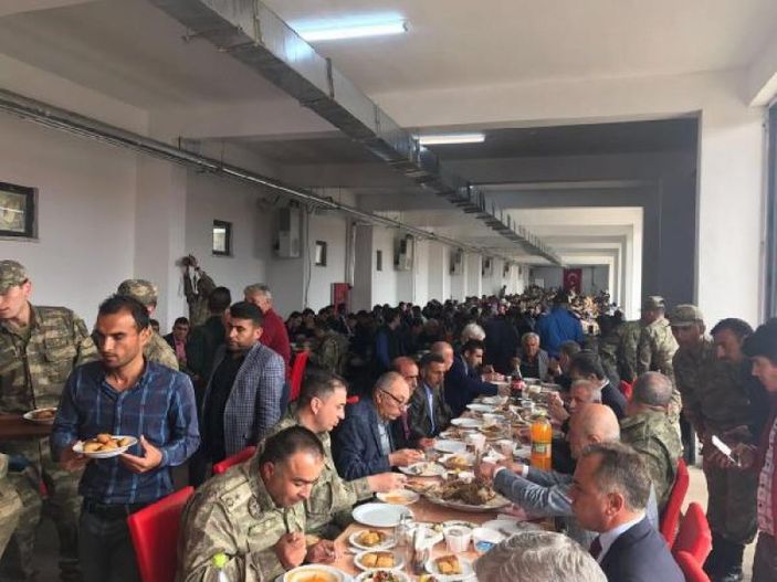 Silopi’de aşiret lideri, 15 Temmuz şehitleri için kurban kesti