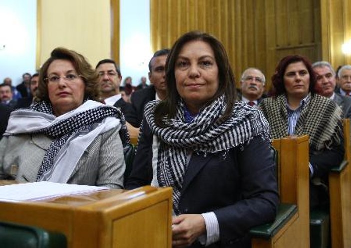 CHP'nin kadınları kefiye taktı