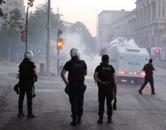 Taksim'de Gezi Parkı'na polis müdahalesi