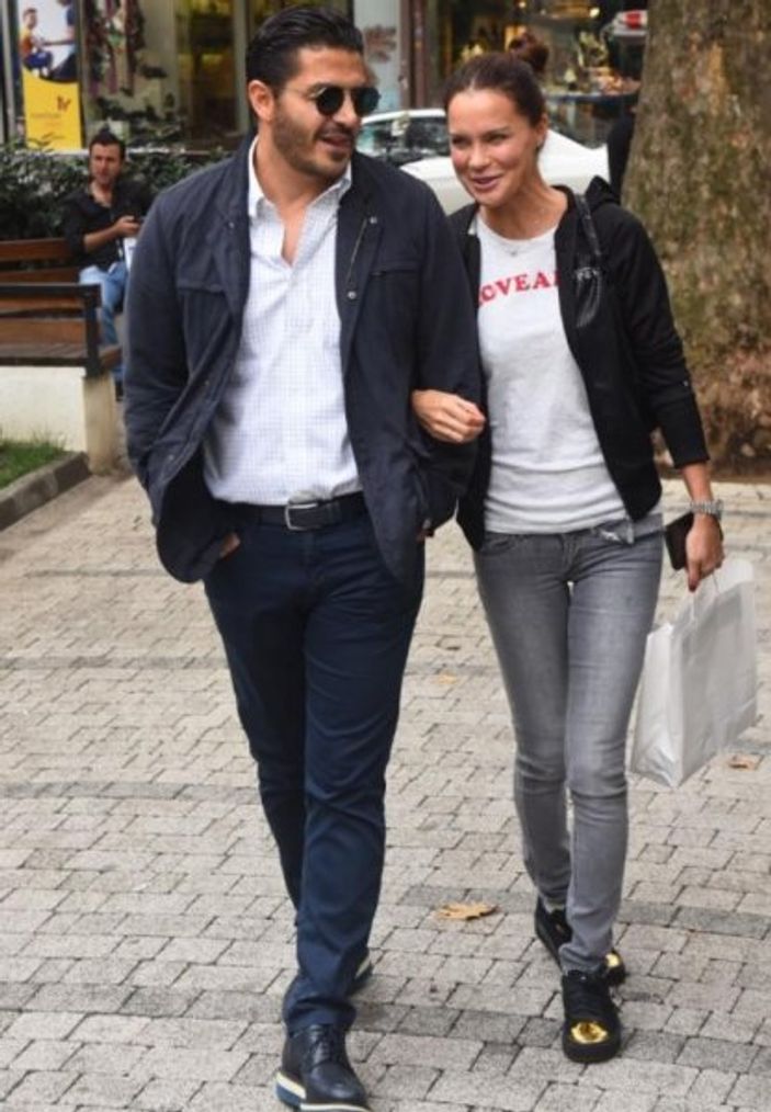 Ebru Şallı gelinlik giymeye hazırlanıyor