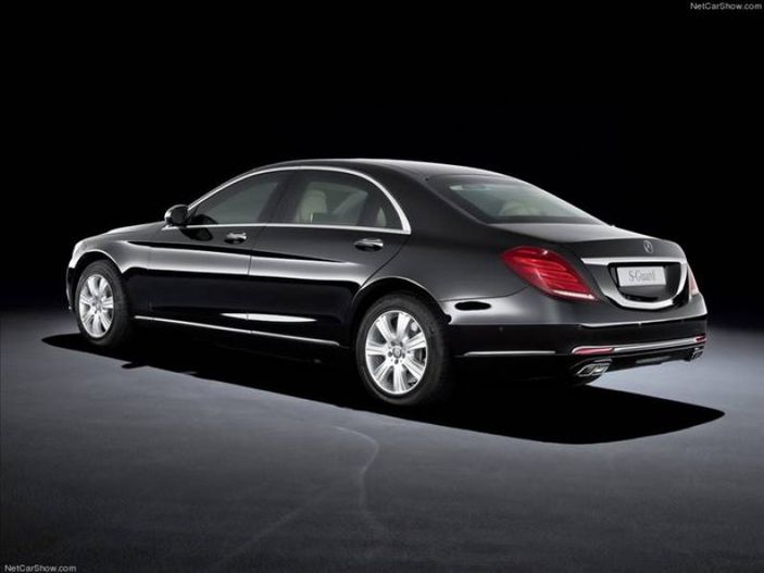Mercedes yeni aracı S600 Guard'ı tanıttı