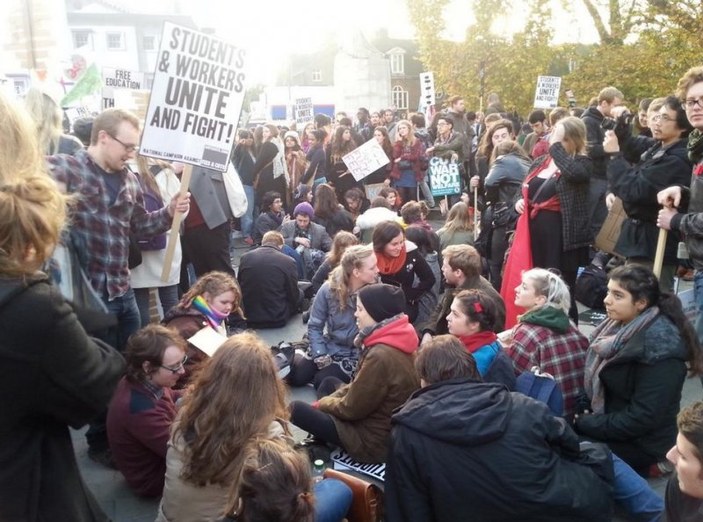 Londra'da polis öğrencilere müdahale etti