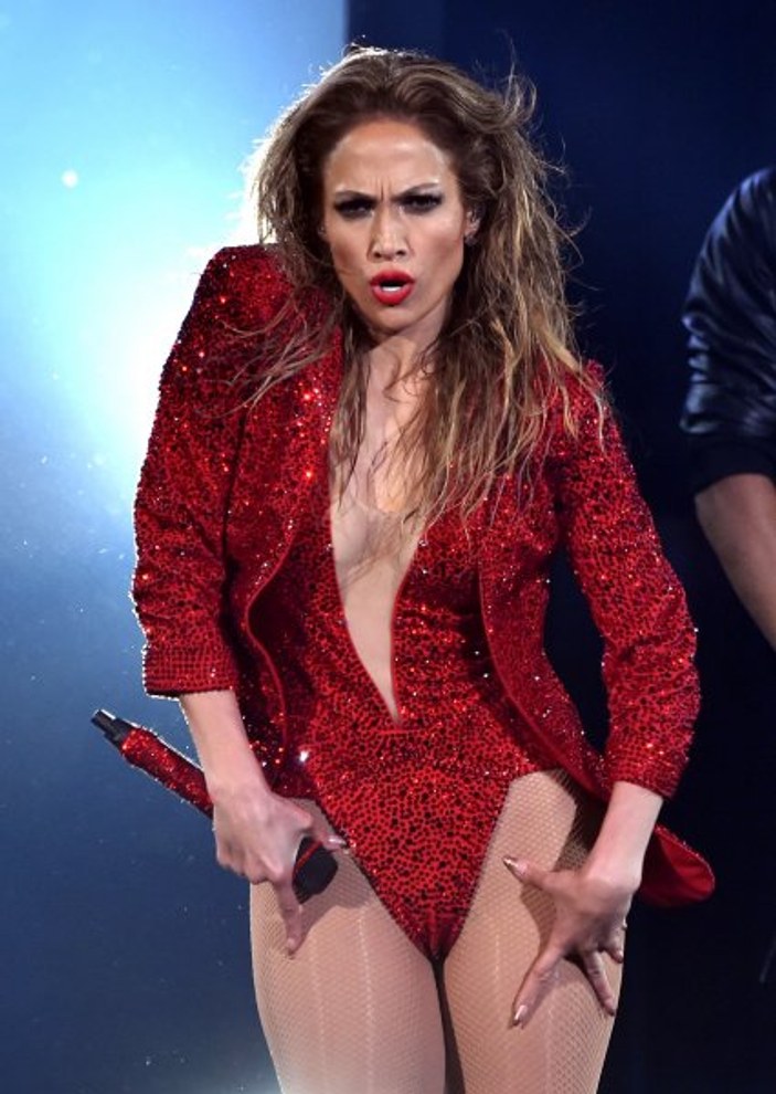Jennifer Lopez'den cesur kıyafet 