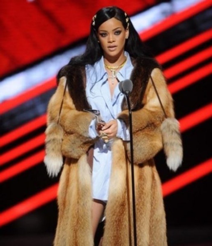 Rihanna’dan babasına 5 milyon liralık hediye