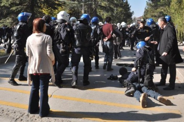 Eskişehir'de üniversite öğrencilere polis müdahalesi
